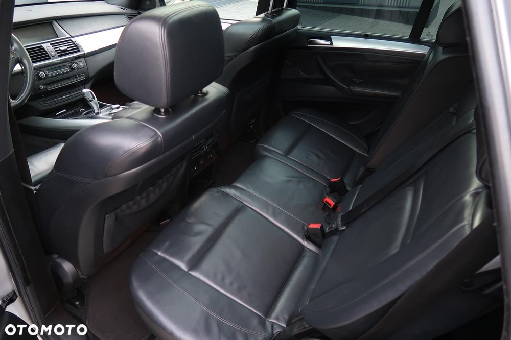 BMW X5 4.8i - 15