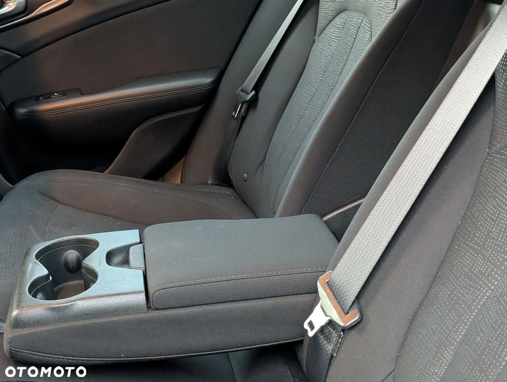 Chrysler 200 - 16