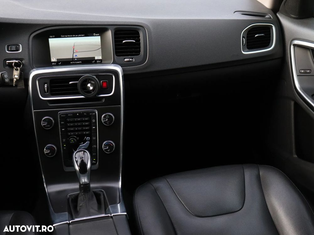 Volvo V60 D4 Geartronic Momentum - 24