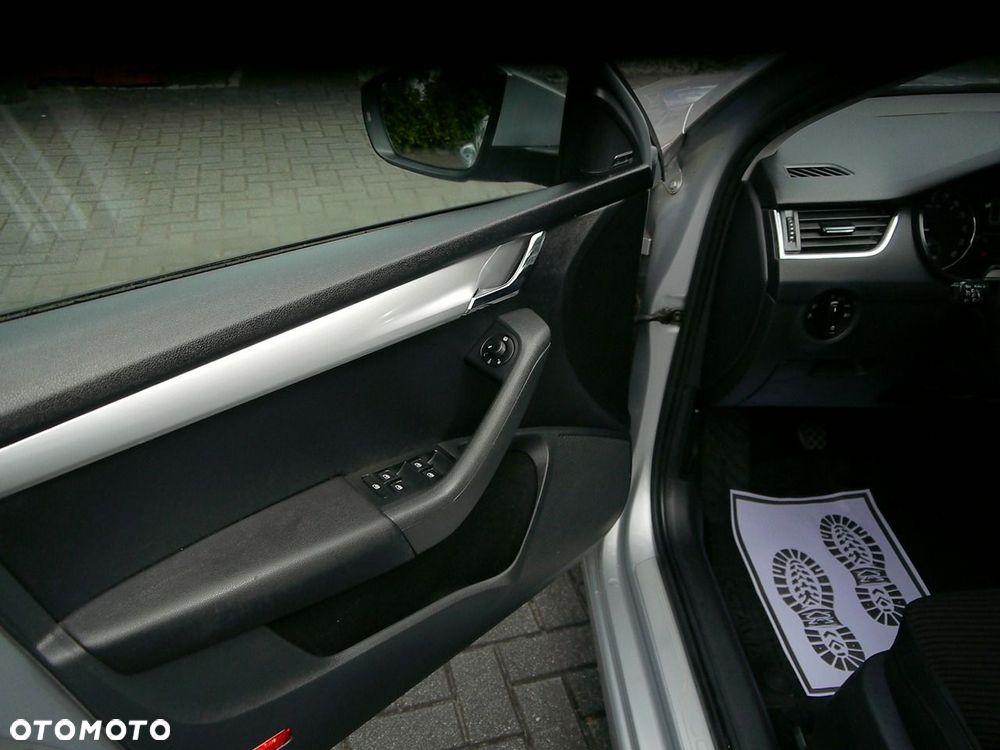 Skoda Octavia 2.0 TDI Sportline - 32