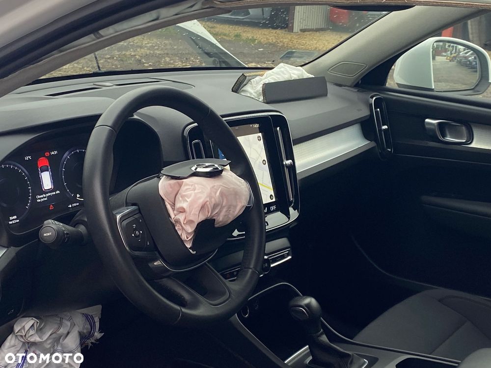 Volvo XC 40 T3 Momentum Pro - 14