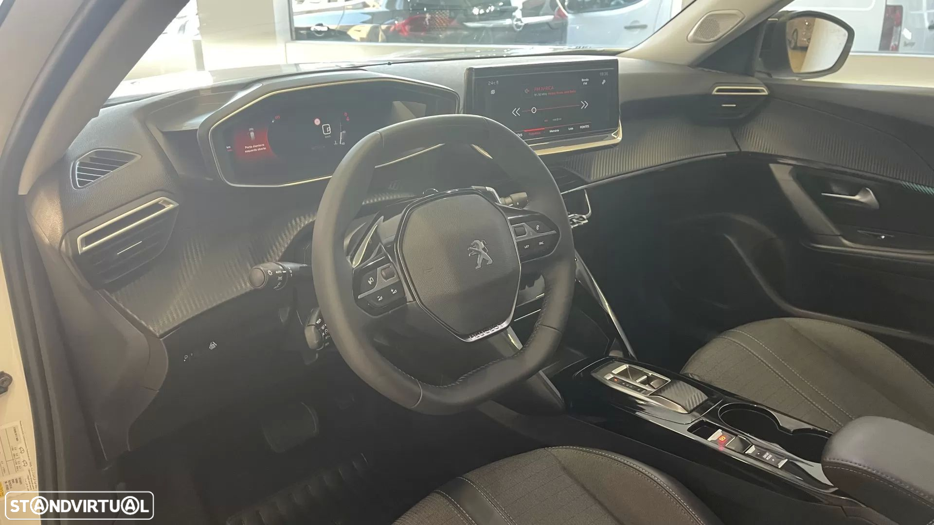 Peugeot 2008 1.2 PureTech Allure EAT8 - 14