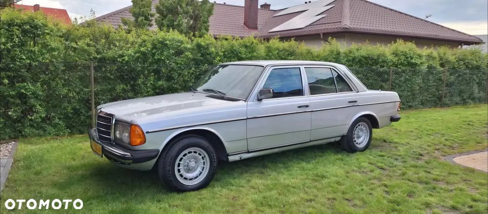 Mercedes-Benz W123 - 2