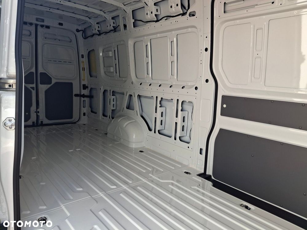 Volkswagen Crafter - 13