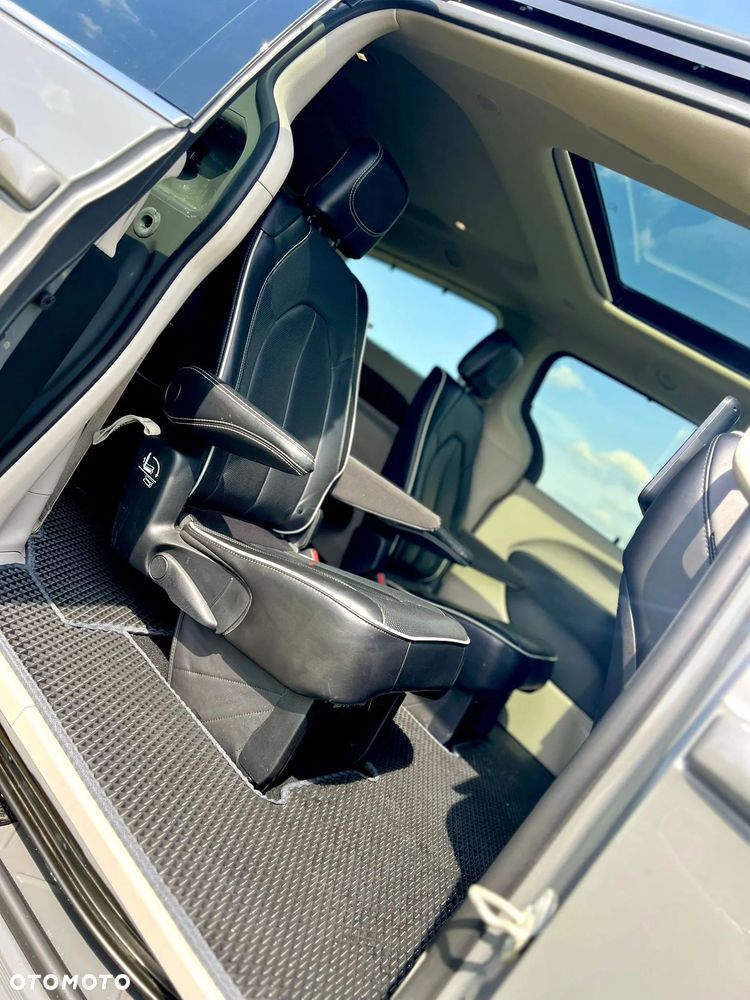 Chrysler Pacifica - 17