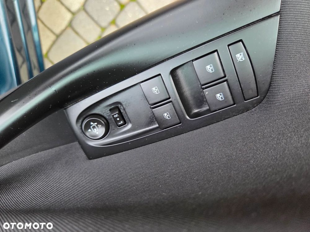 Opel Astra 1.6 T Dynamic S&S - 34