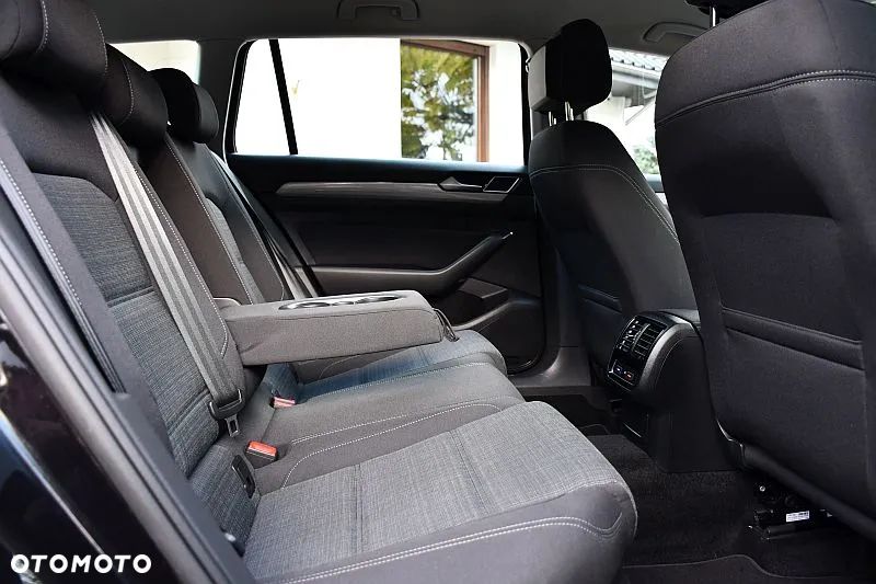 Volkswagen Passat Variant 1.5 TSI OPF DSG Highline - 23