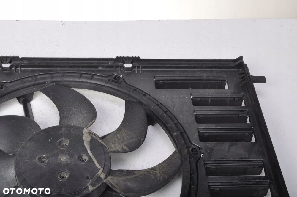 AUDI A4 B9 2.0 TDI WENTYLATOR CHŁODNICY 8W0121207 - 2