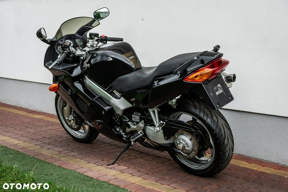 Honda VFR - 4
