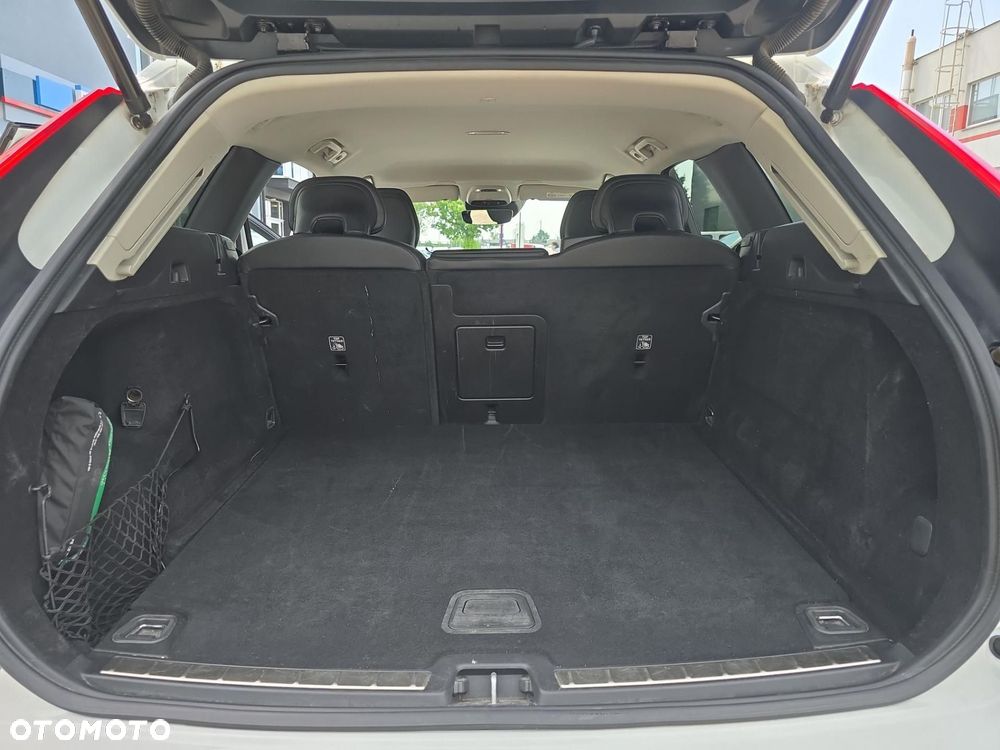 Volvo XC 60 D4 Momentum - 24