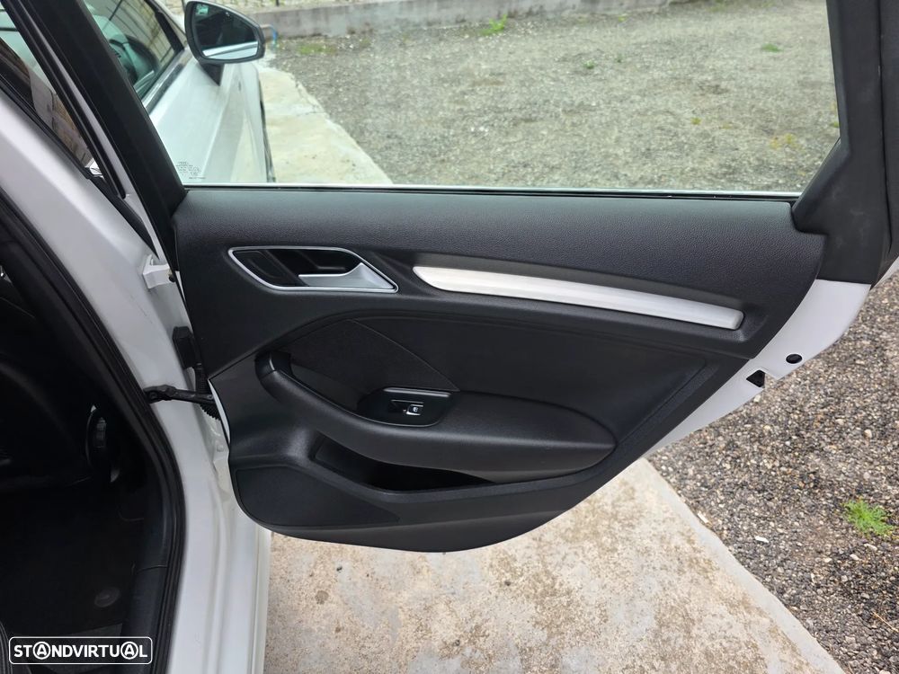 Audi A3 1.6 TDI S-line - 35