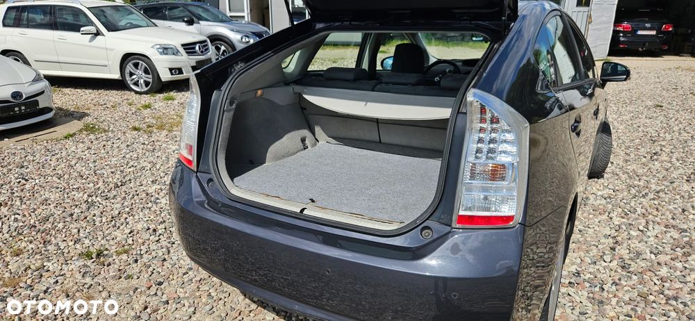 Toyota Prius (Hybrid) - 21