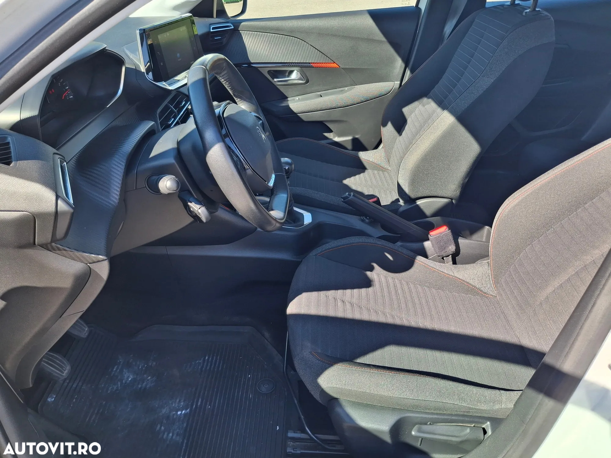 Peugeot 208 - 10