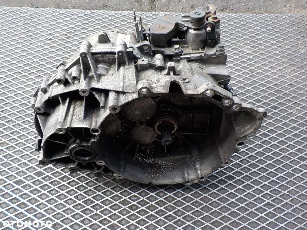 VOLVO V70 III SKRZYNIA BIEGÓW 2.4 D5 666R7002BB - 1