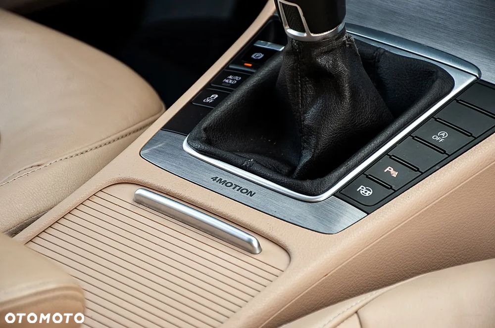 Volkswagen Passat 2.0 TDI 4Mot Highline - 27