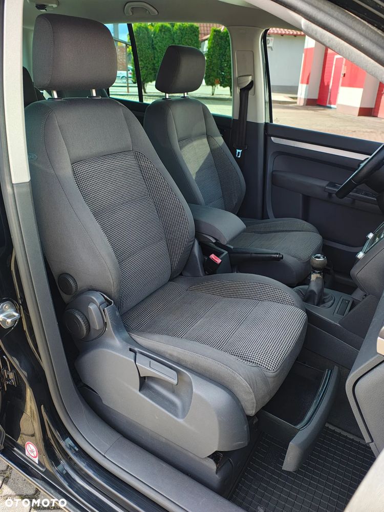 Volkswagen Touran 2.0 TDI Highline - 32