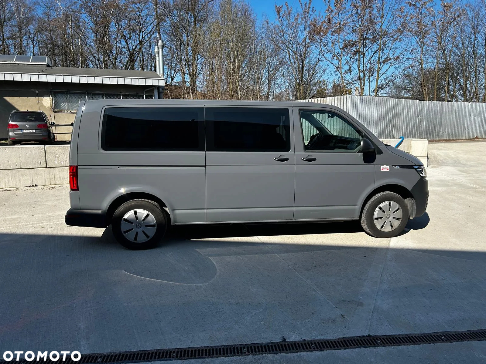 Volkswagen Caravelle - 11