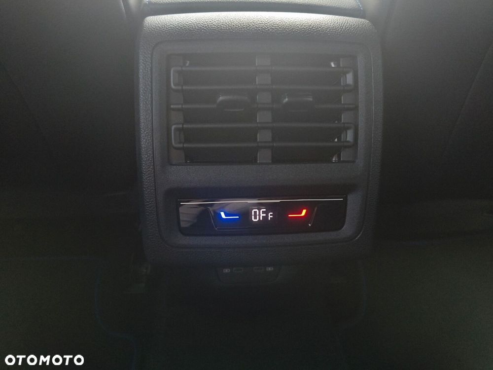 Volkswagen Golf Variant 2.0 TSI 4Motion R - 12