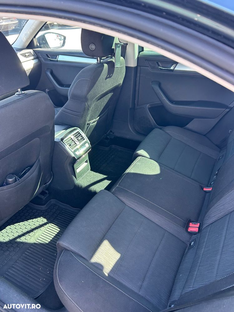 Skoda Superb 2.0 TDI DSG Ambition - 8