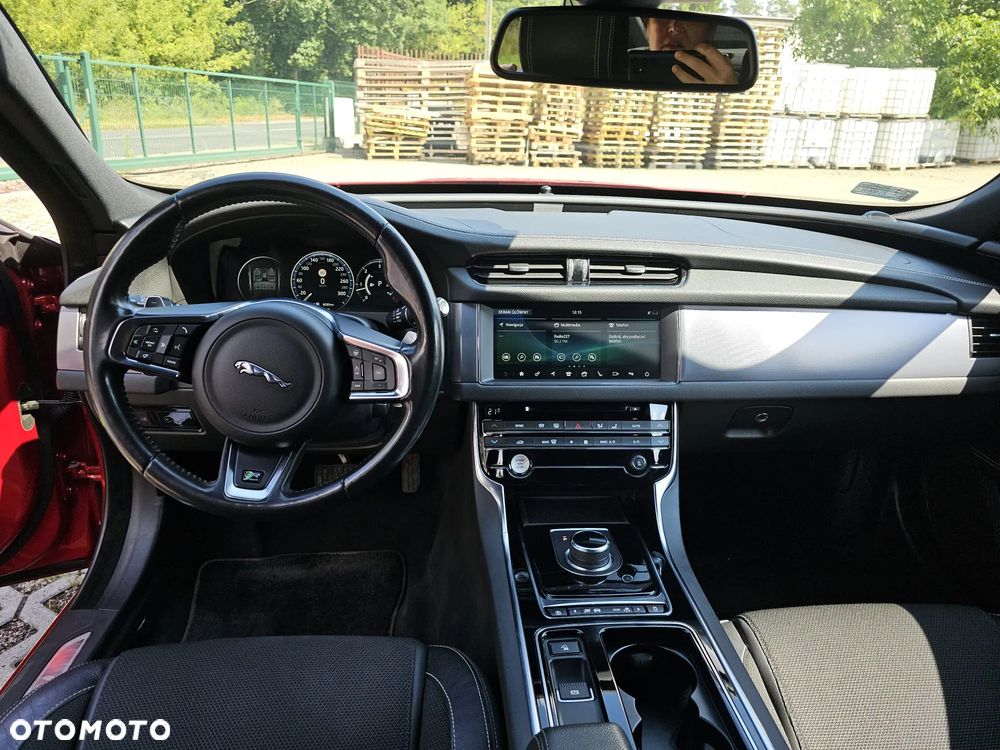 Jaguar XF 3.0 TDV6 R-Sport - 14
