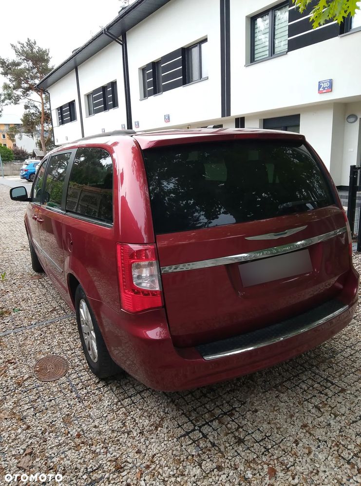 Chrysler Town & Country - 2