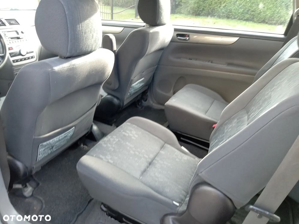 Toyota Avensis Verso - 10