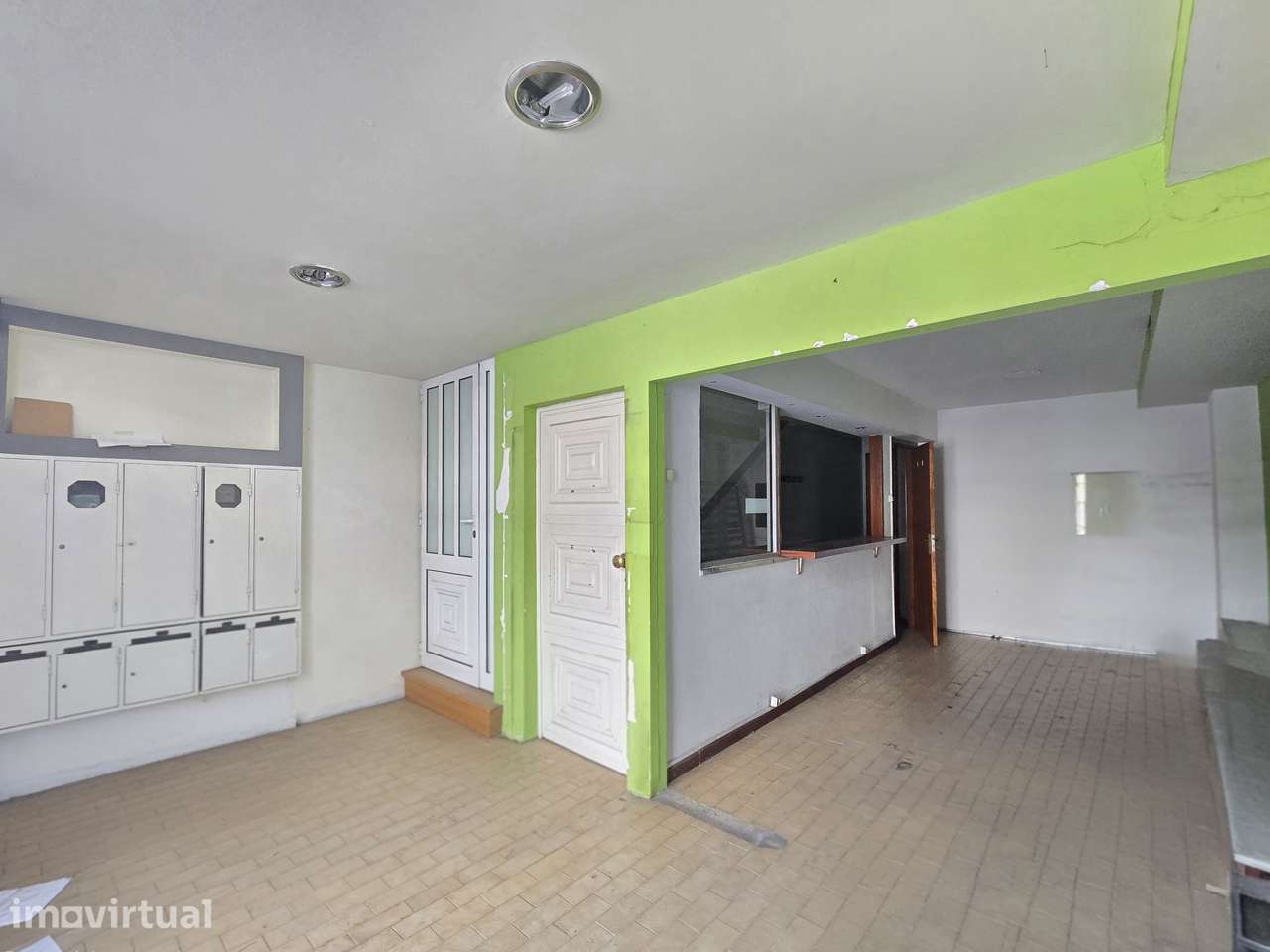Loja com cerca de 500 m² em localização estratégica no centro de Braga - Grande imagem: 4/21