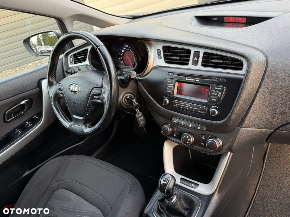 Kia Ceed 1.6 GDI Dream Team Edition - 30