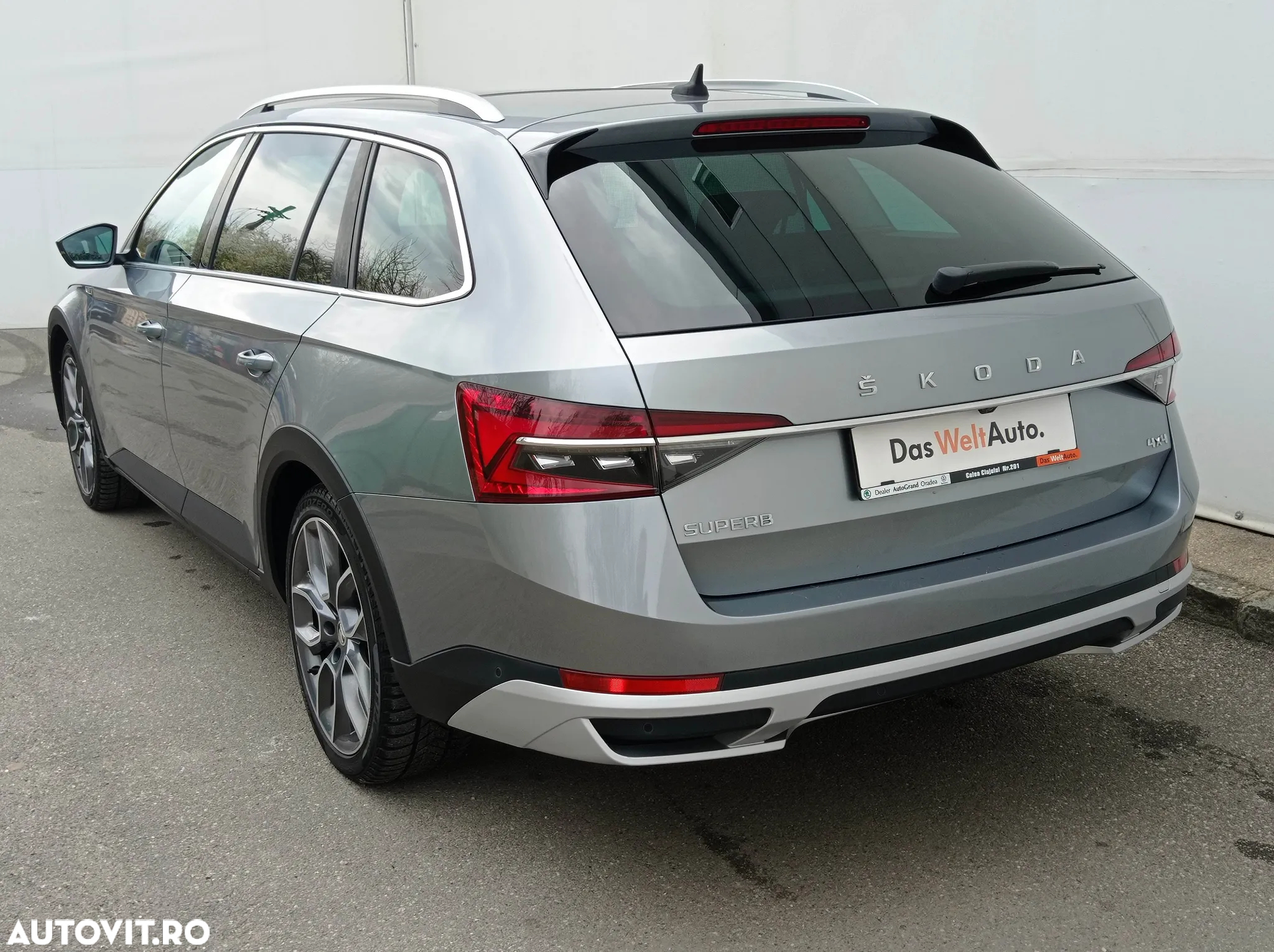 Skoda Superb Combi 2.0 TDI 4X4 DSG Scout - 6