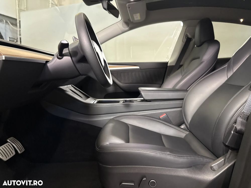 Tesla Model Y - 21