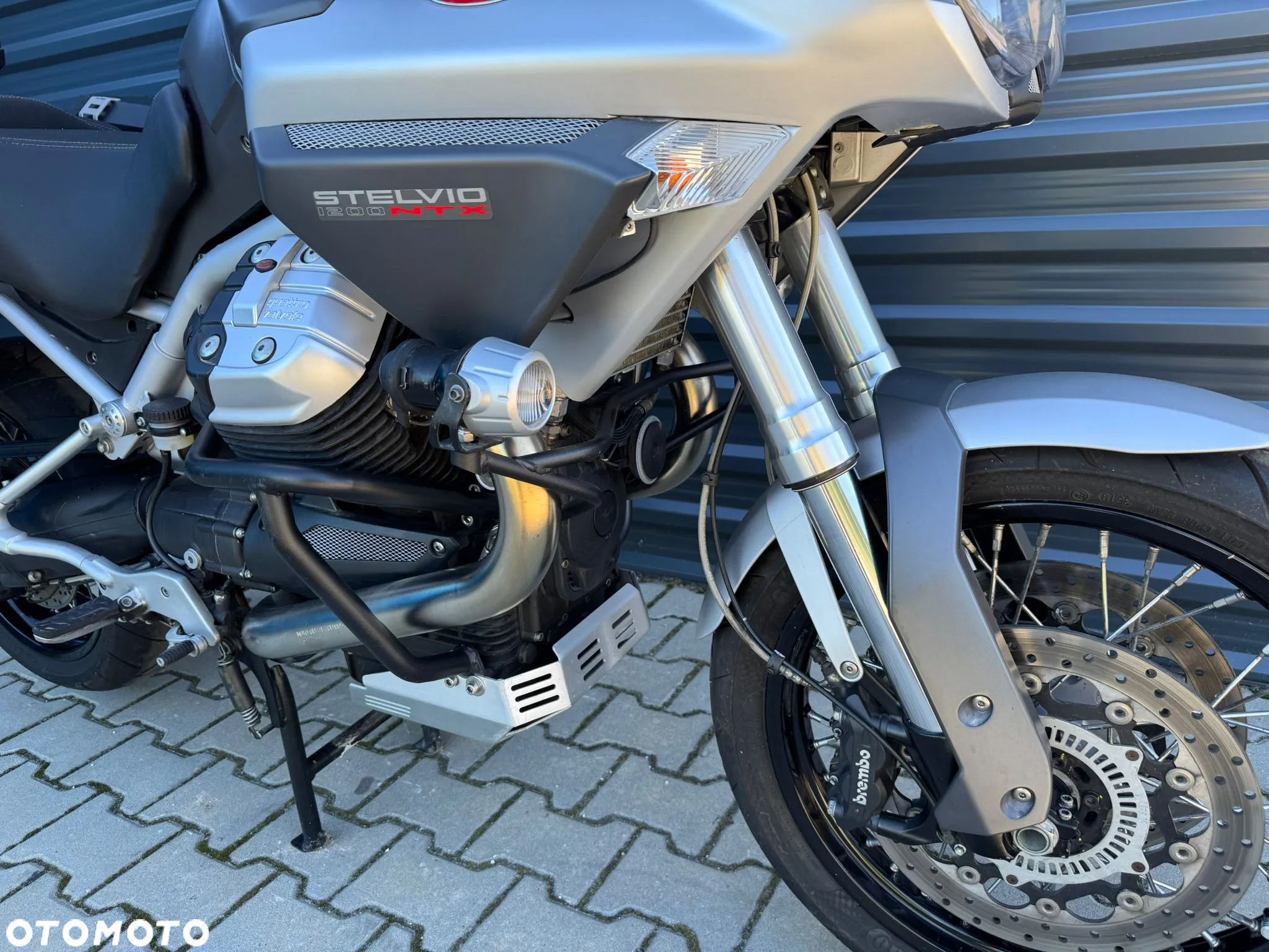 Moto Guzzi Stelvio - 21
