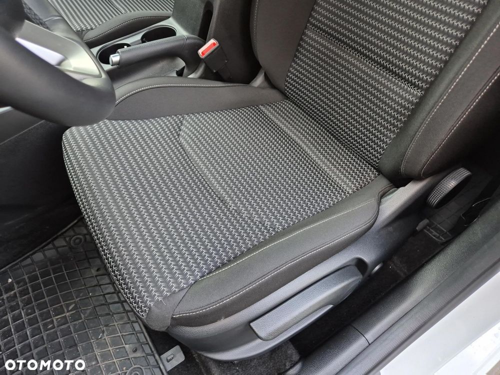 Kia Ceed - 13