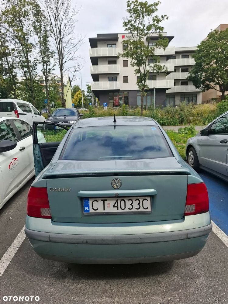 Volkswagen Passat 1.6 CL - 6