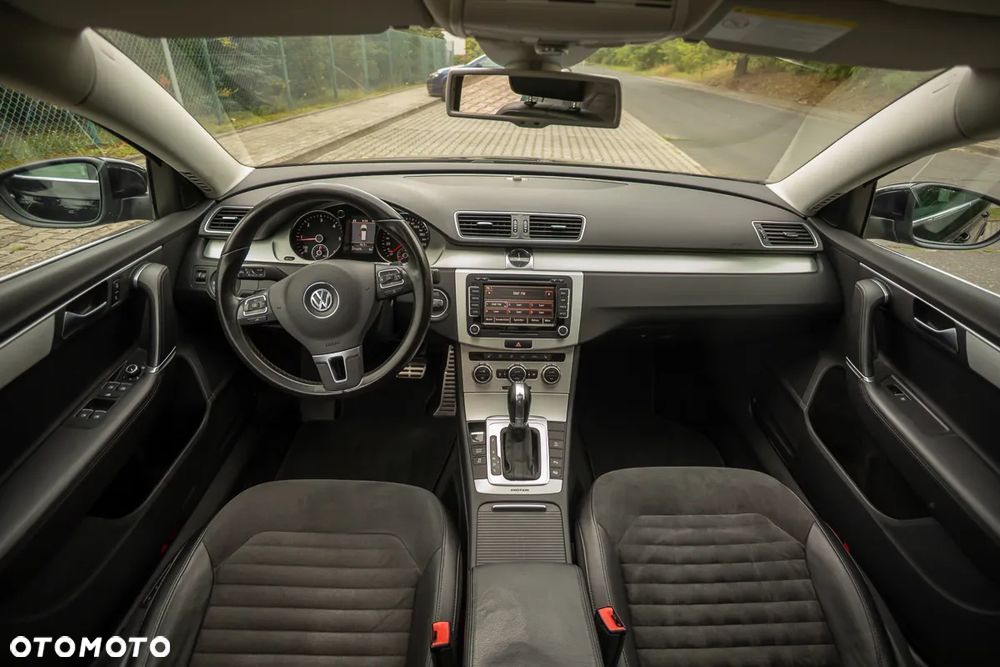 Volkswagen Passat 2.0 TDI 4Motion DSG BlueMotion Tech R-Line - 25