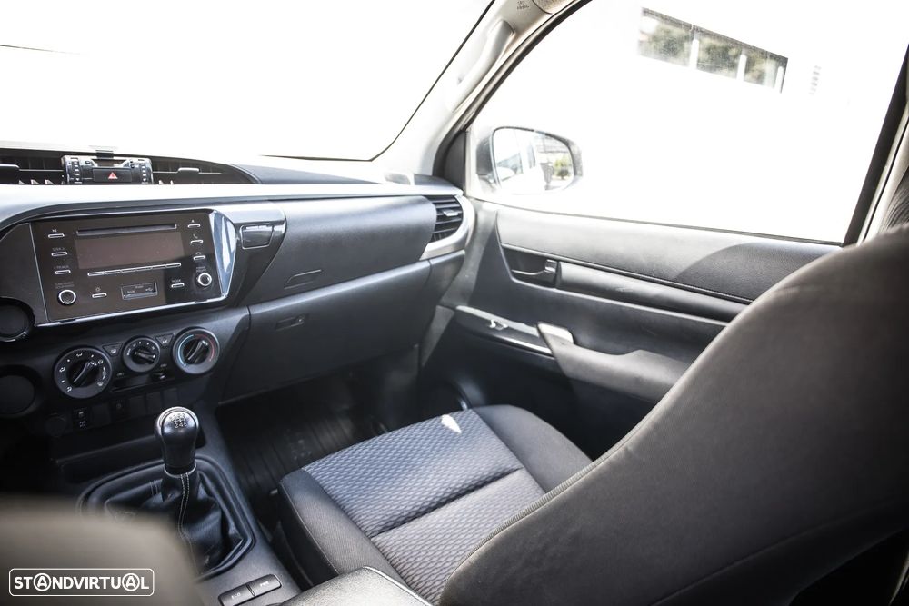 Toyota Hilux 2.4 D-4D 2WD CD CM - 13