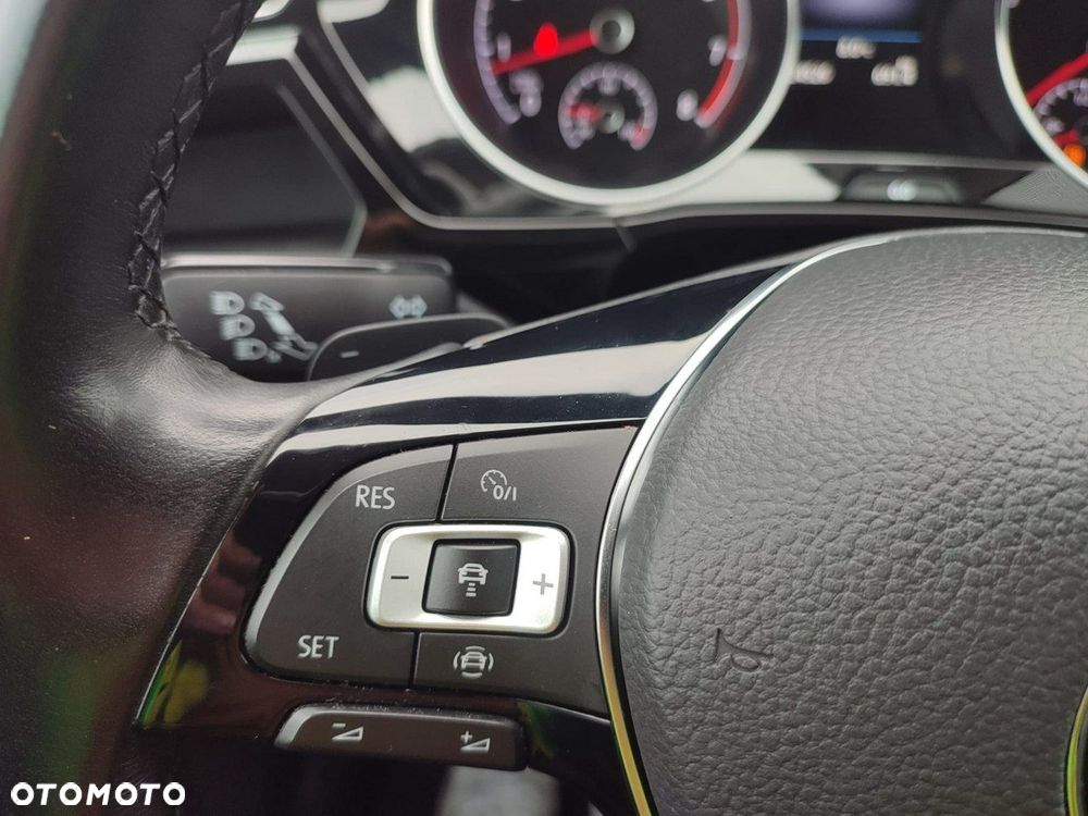 Volkswagen Touran - 14