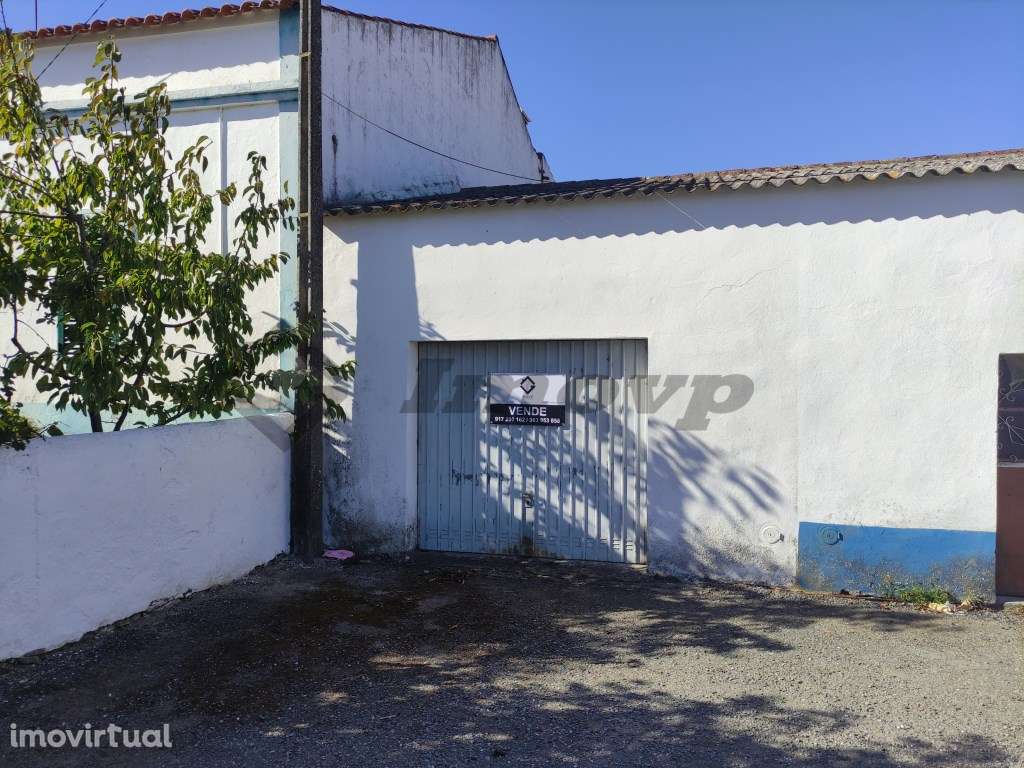 Casão com Pátio localizado na localidade da Dogueno, Concelho de Al... - Grande imagem: 2/10