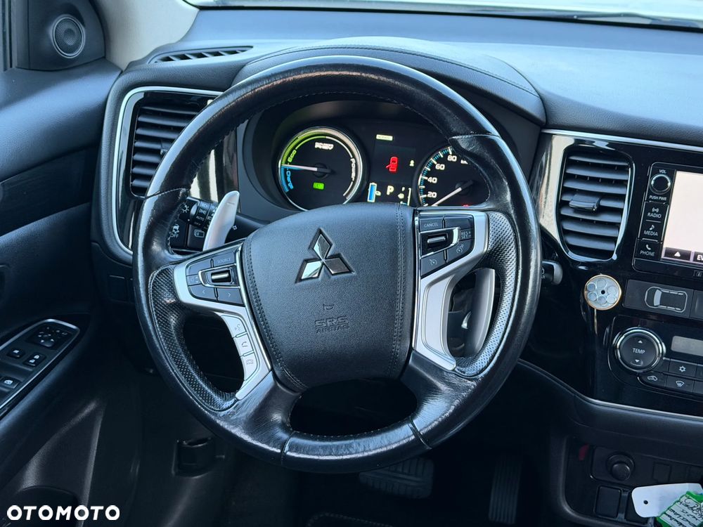 Mitsubishi Outlander 2.0 4WD Plus - 19