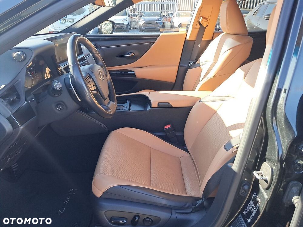 Lexus ES 300h Business Edition - 11