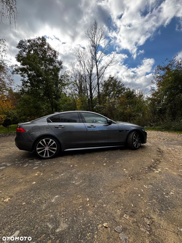 Jaguar XE 2.0 T R-Sport - 8