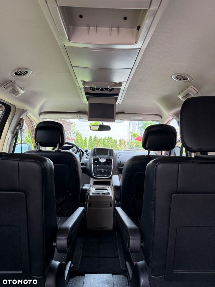 Chrysler Town & Country 3.6 Limited - 14