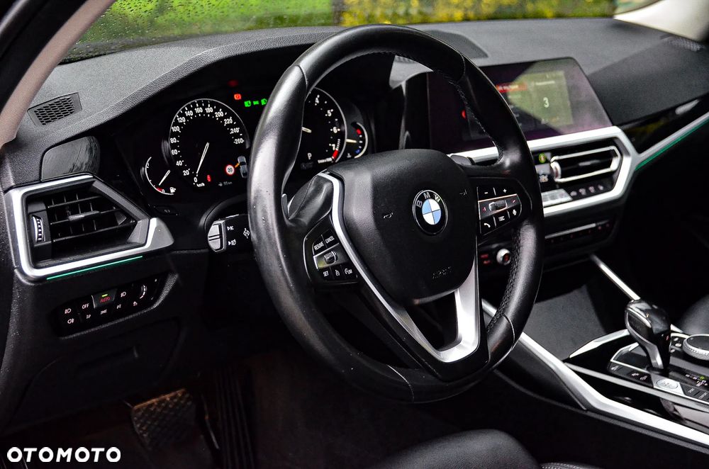 BMW Seria 3 320i GPF Sport Line Shadow - 26