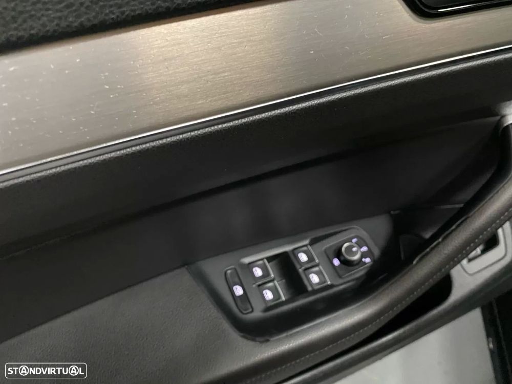 VW Passat Variant 2.0 TDi Confortline - 18