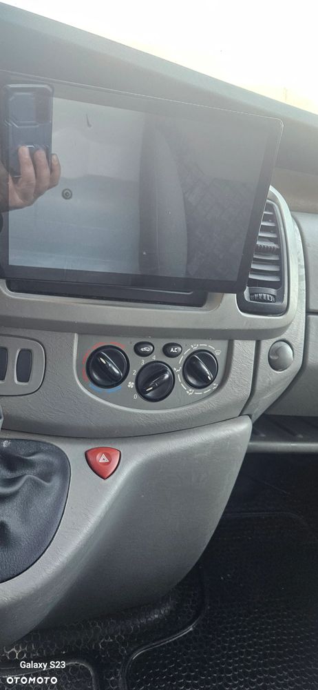 Opel Vivaro - 11