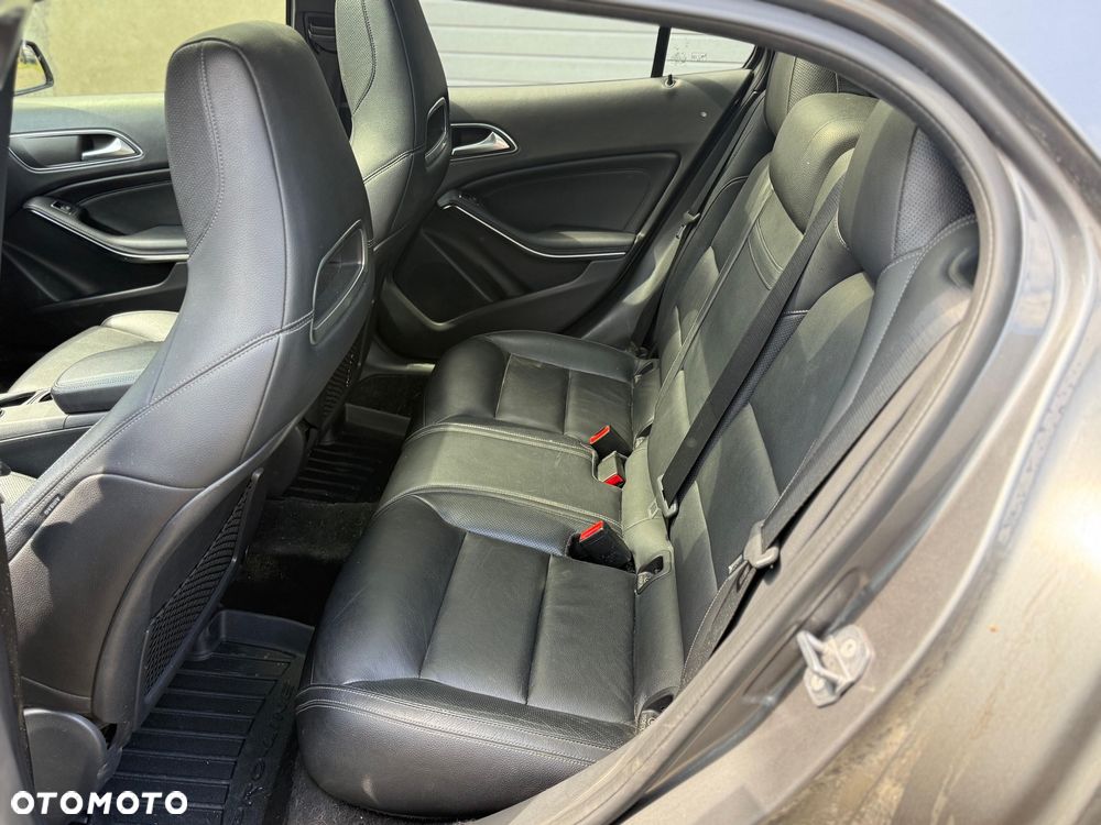 Mercedes-Benz GLA - 9
