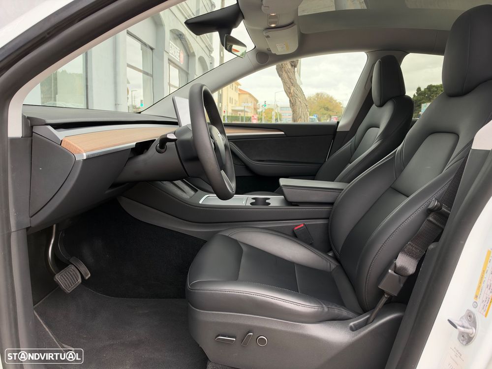 Tesla Model Y Long Range Dual Motor AWD - 13