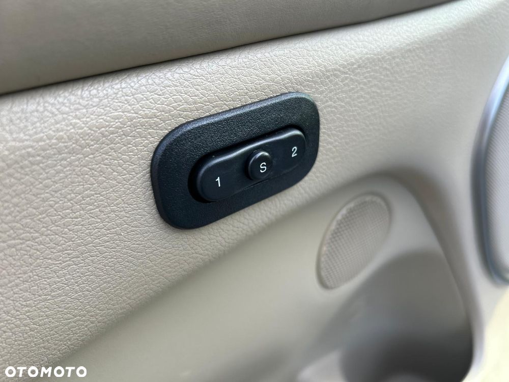 Jeep Grand Cherokee 5.7 V8 HEMI Overland - 23