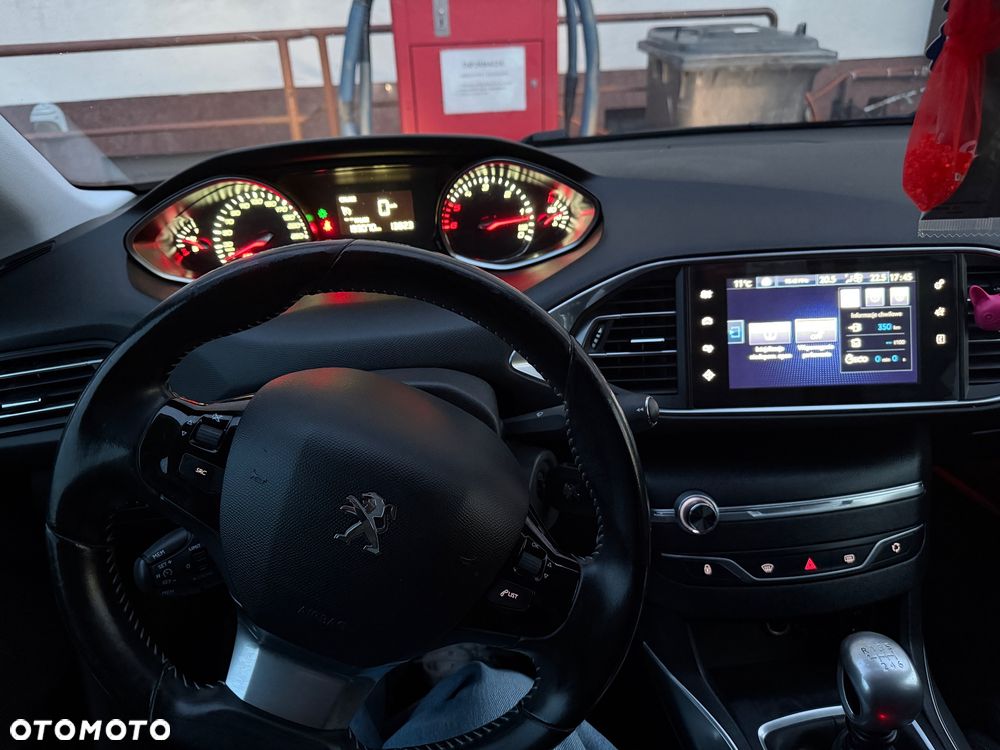 Peugeot 308 1.6 BlueHDi Allure S&S - 16