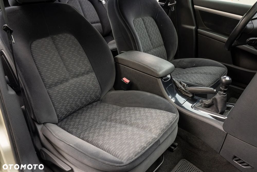 Peugeot 407 - 26