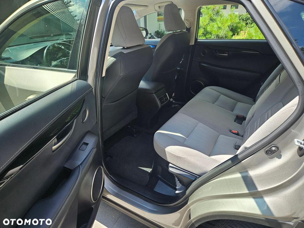 Lexus NX 300h Prestige AWD - 24